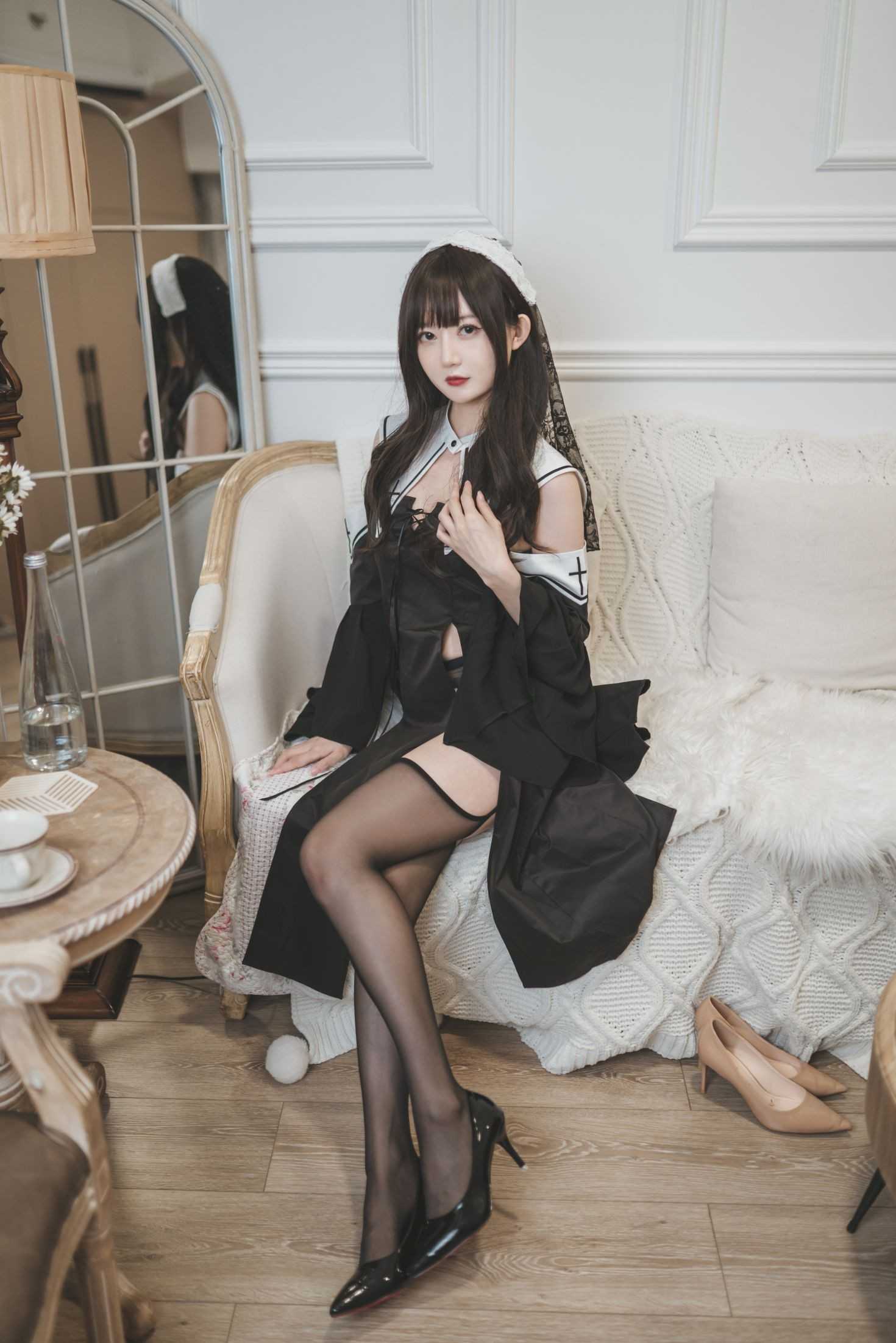 51酱-Cosplay黑丝修女-动漫网